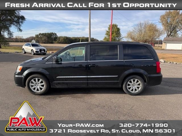 2014 Chrysler Town & Country Touring photo 3