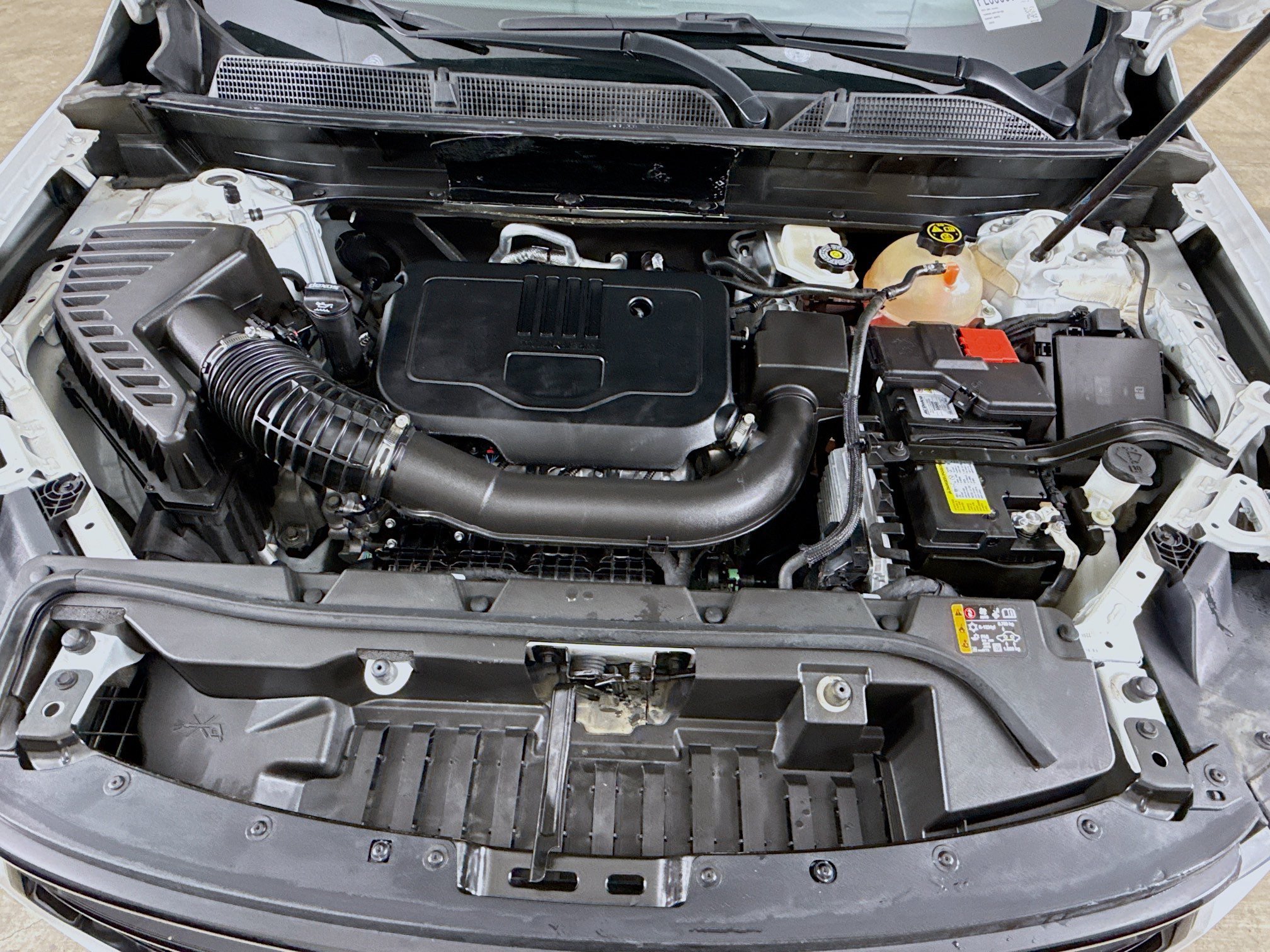 Used 2023 Summit White GMC SLE image 31