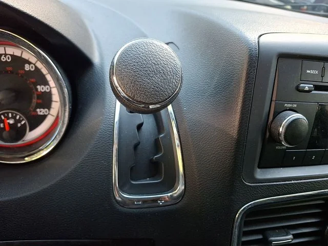 Used 2013 Gray Dodge SXT image 21