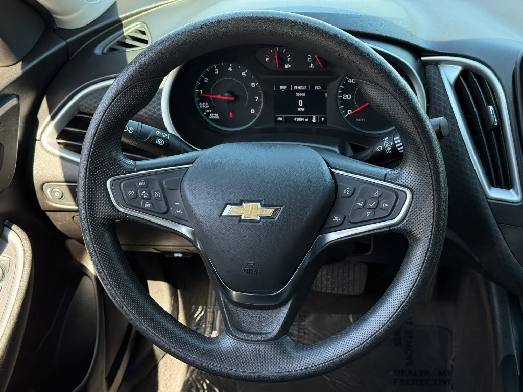 Used 2024 Summit White Chevrolet 1LT image 21