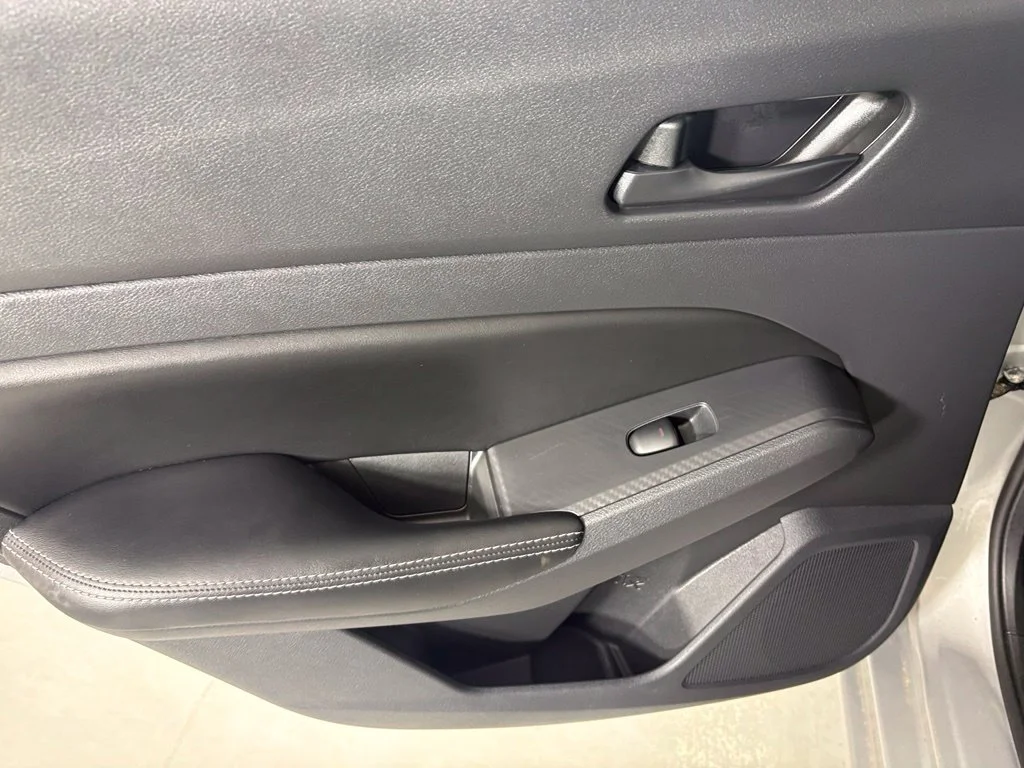 Used 2024 Silver Nissan 2.5 SV image 33