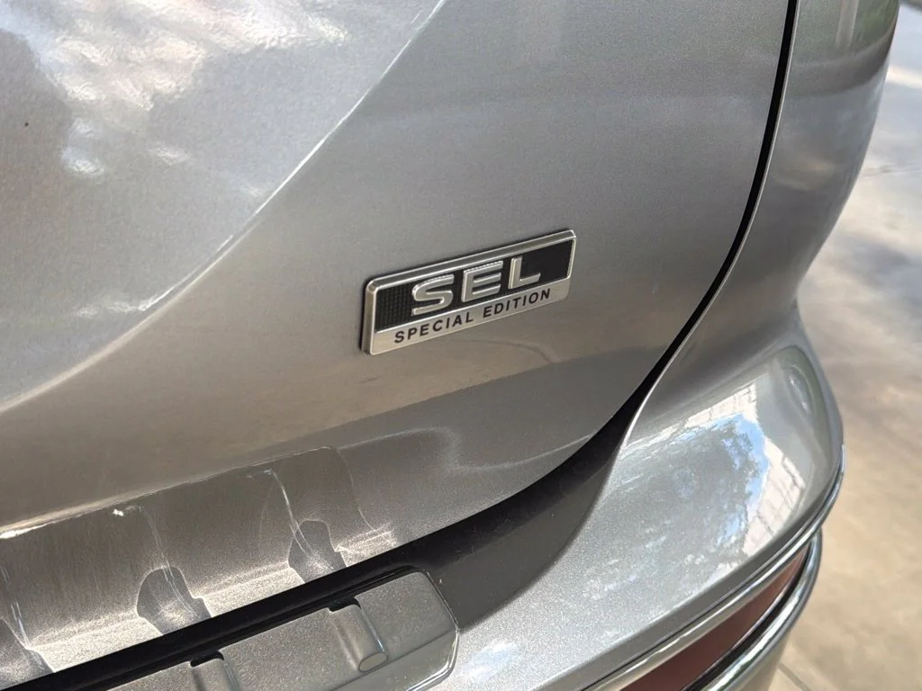 Used 2022 Silver Mitsubishi SEL image 21