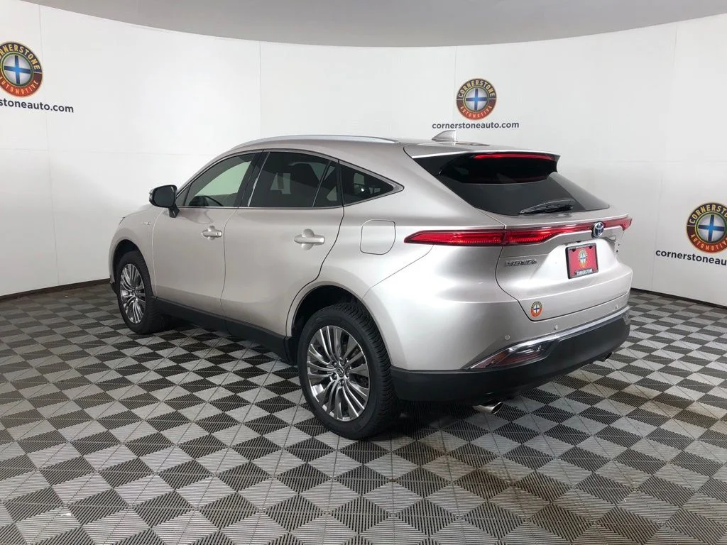 Used 2021 Silver Toyota XLE image 18