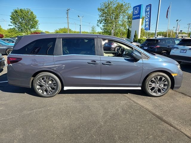 New 2026 Smoke Blue Pearl Honda Touring image 7