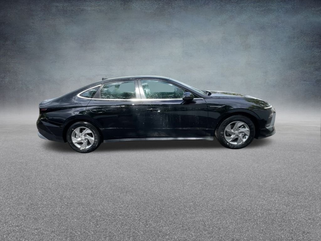 Certified Used 2026 Abyss Black Hyundai SE image 27