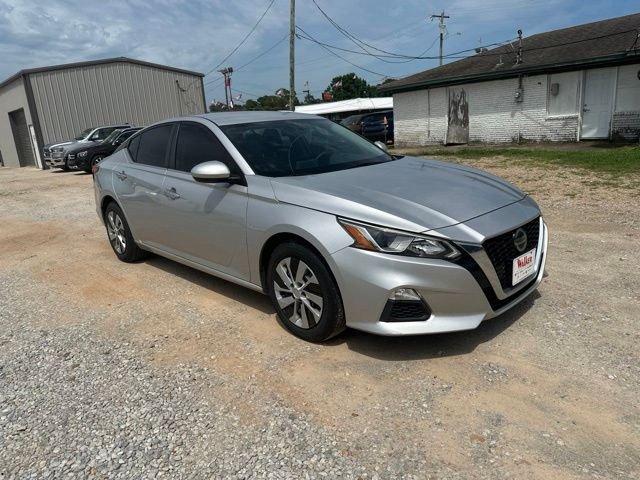 Used 2020 Silver Nissan 2.5 S image 1