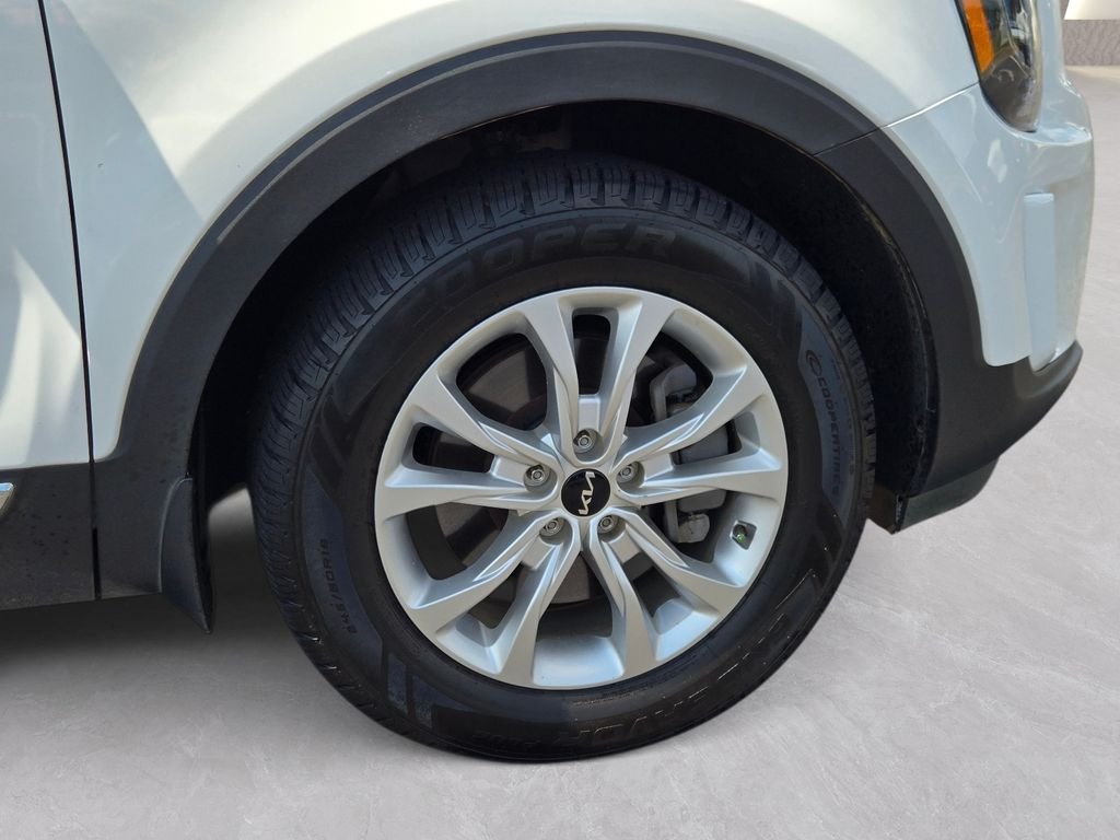 Used 2022 White Kia LX image 11