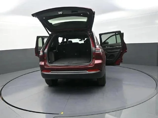 New 2026 Velvet Red Pearl-Coat Exterior Paint Jeep Laredo image 32