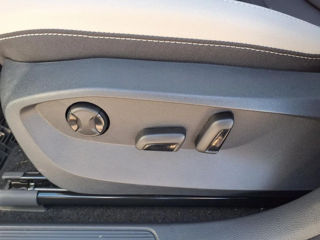 New 2026 Pure White Volkswagen 1.5T SE image 10