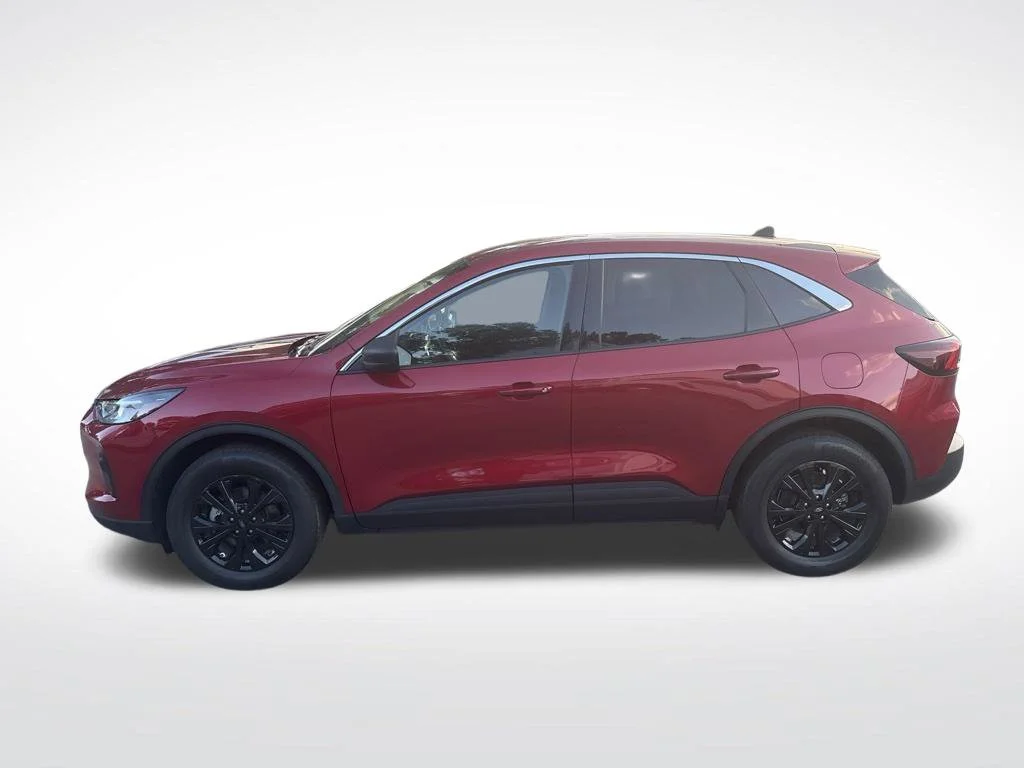 Used 2023 Red Ford Active image 2