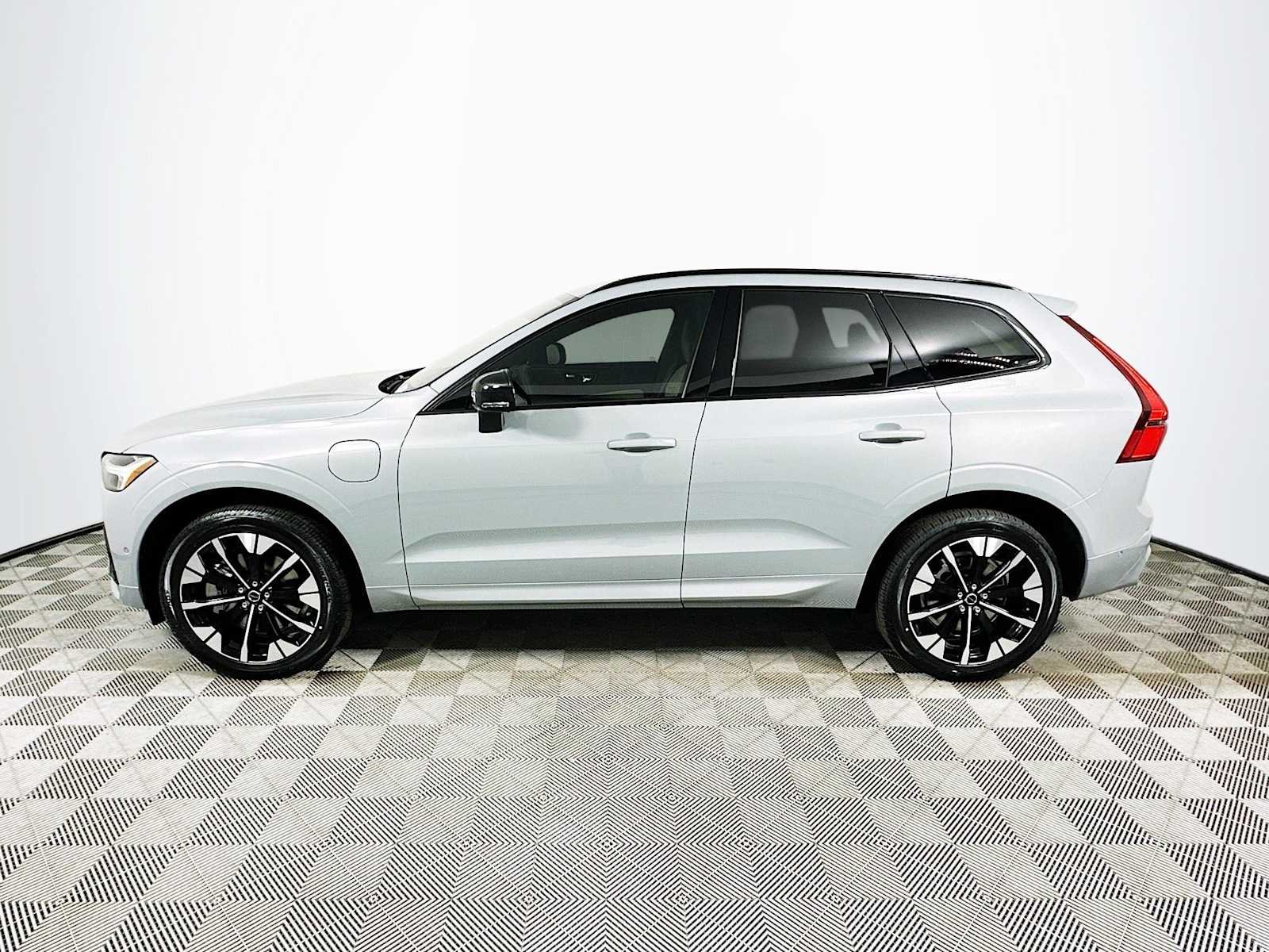 New 2026 Vapour Grey Volvo Plus image 4
