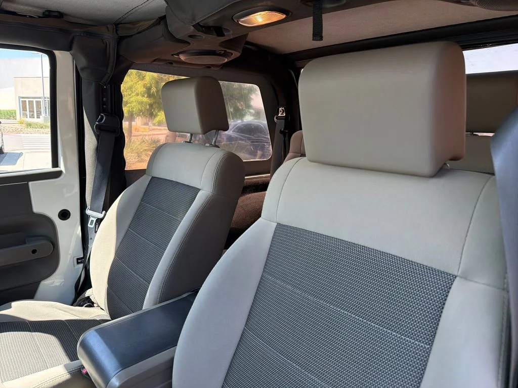 Used 2009 White Jeep X image 20