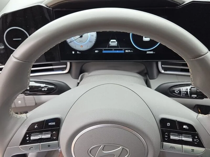 Used 2025 Gray Hyundai SEL Convenience image 22