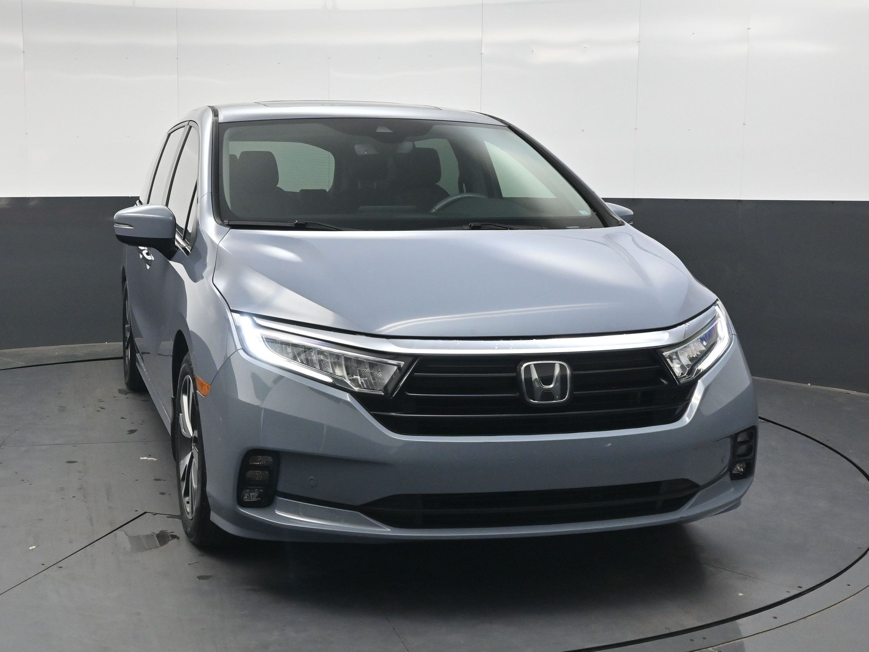 Used 2023 Sonic Gray Pearl Honda Touring image 9