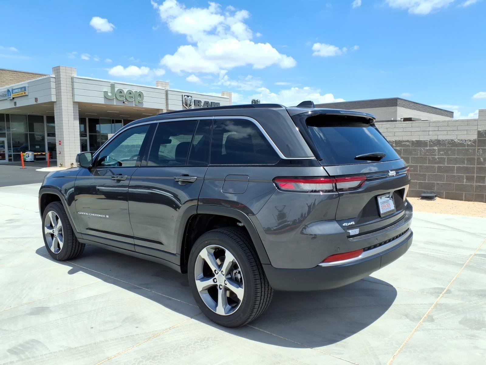 New 2026 Baltic Gray Metallic Clear-Coat Exterior Paint Jeep Limited image 4