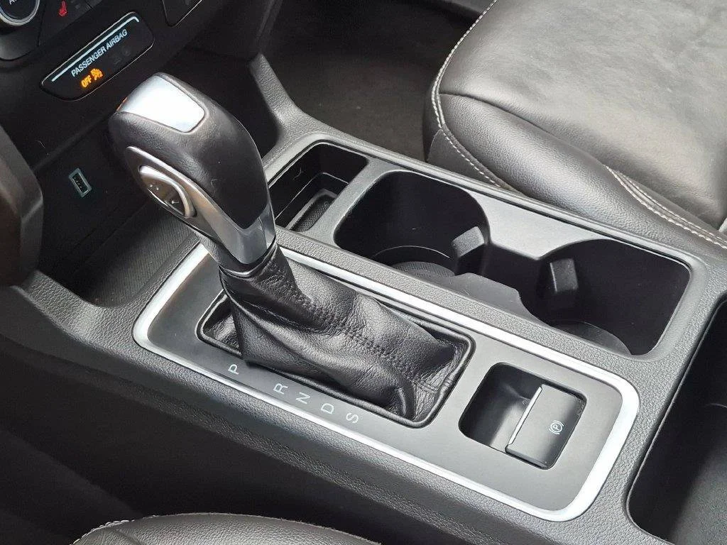 Used 2018 Gray Ford SEL image 16