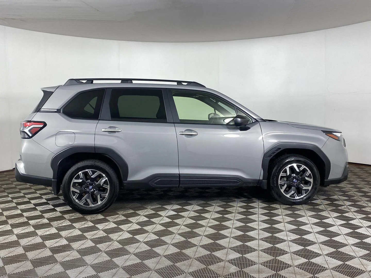 Used 2025 River Rock Pearl Subaru Premium image 4