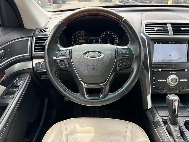 Used 2017 Black Ford Platinum image 17
