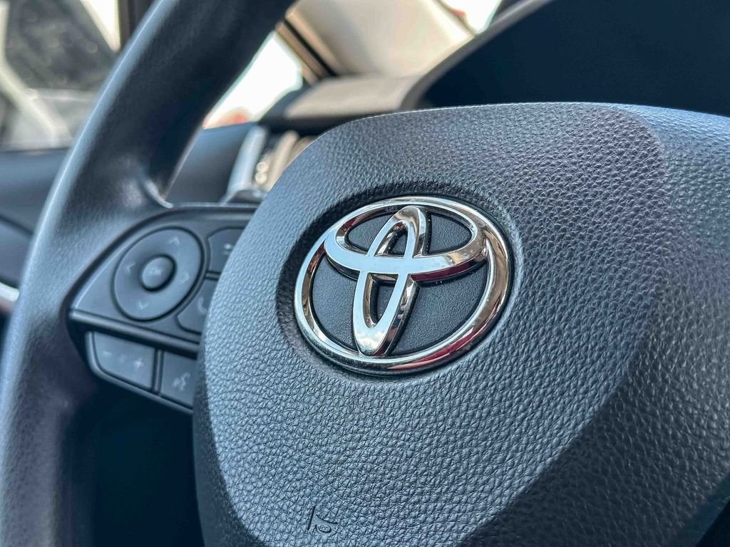 2025 Toyota RAV4 XLE - Photo 29