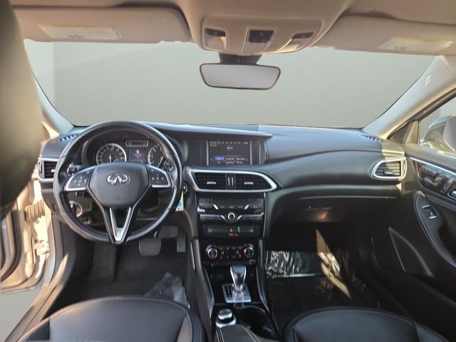 Used 2017 Silver INFINITI Luxury image 2
