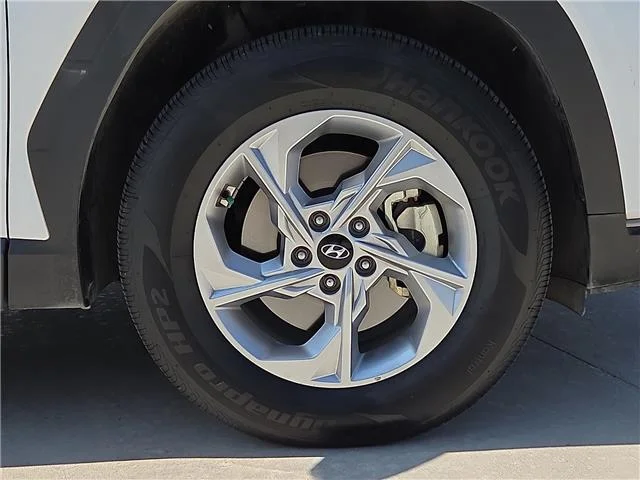 Used 2023 Serenity White Hyundai SEL Front-Wheel Drive image 8