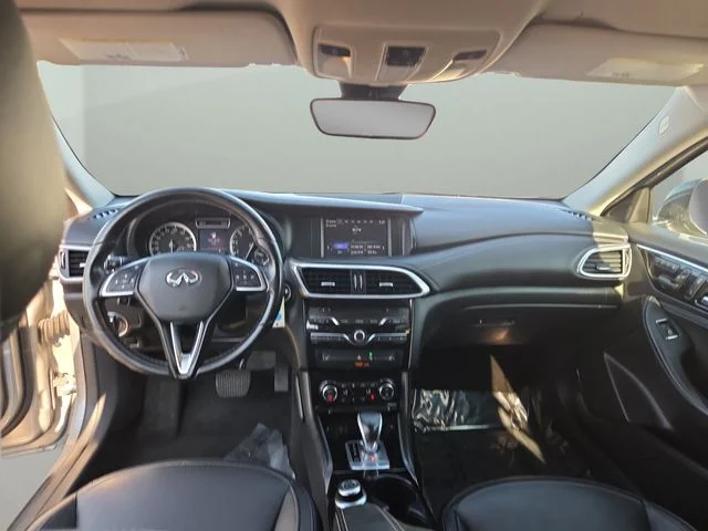 Used 2017 Silver INFINITI Luxury image 2