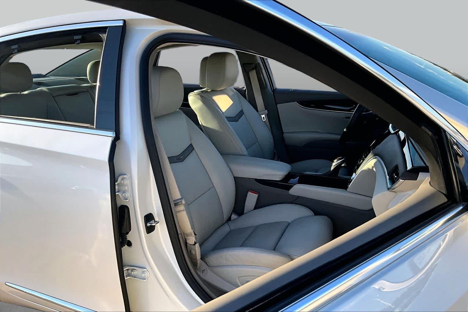 Used 2014 White Diamond Tricoat Cadillac Platinum image 9