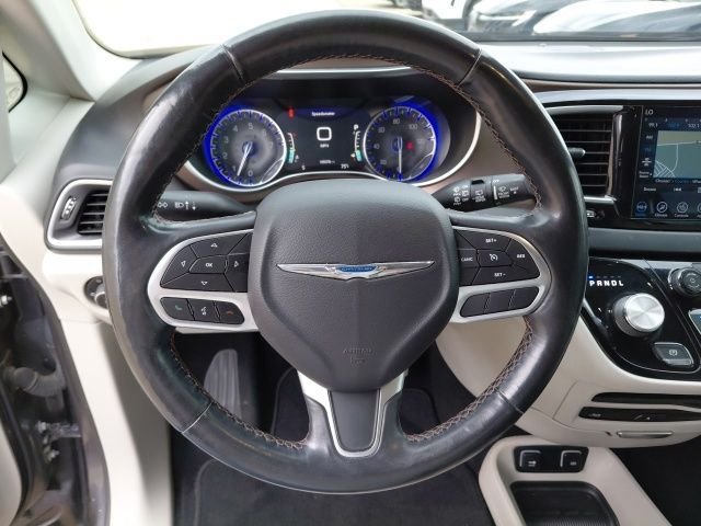 Used 2019 Crystal Metallic Chrysler Touring L Plus image 10