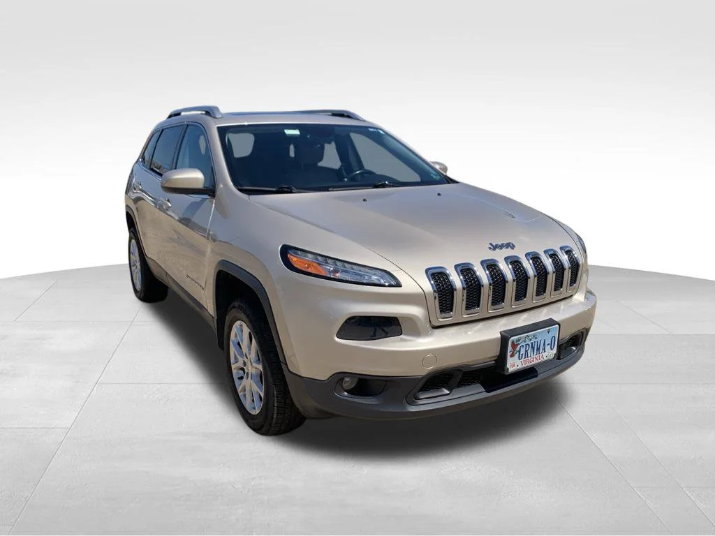 Used 2015 Beige Jeep Latitude image 10