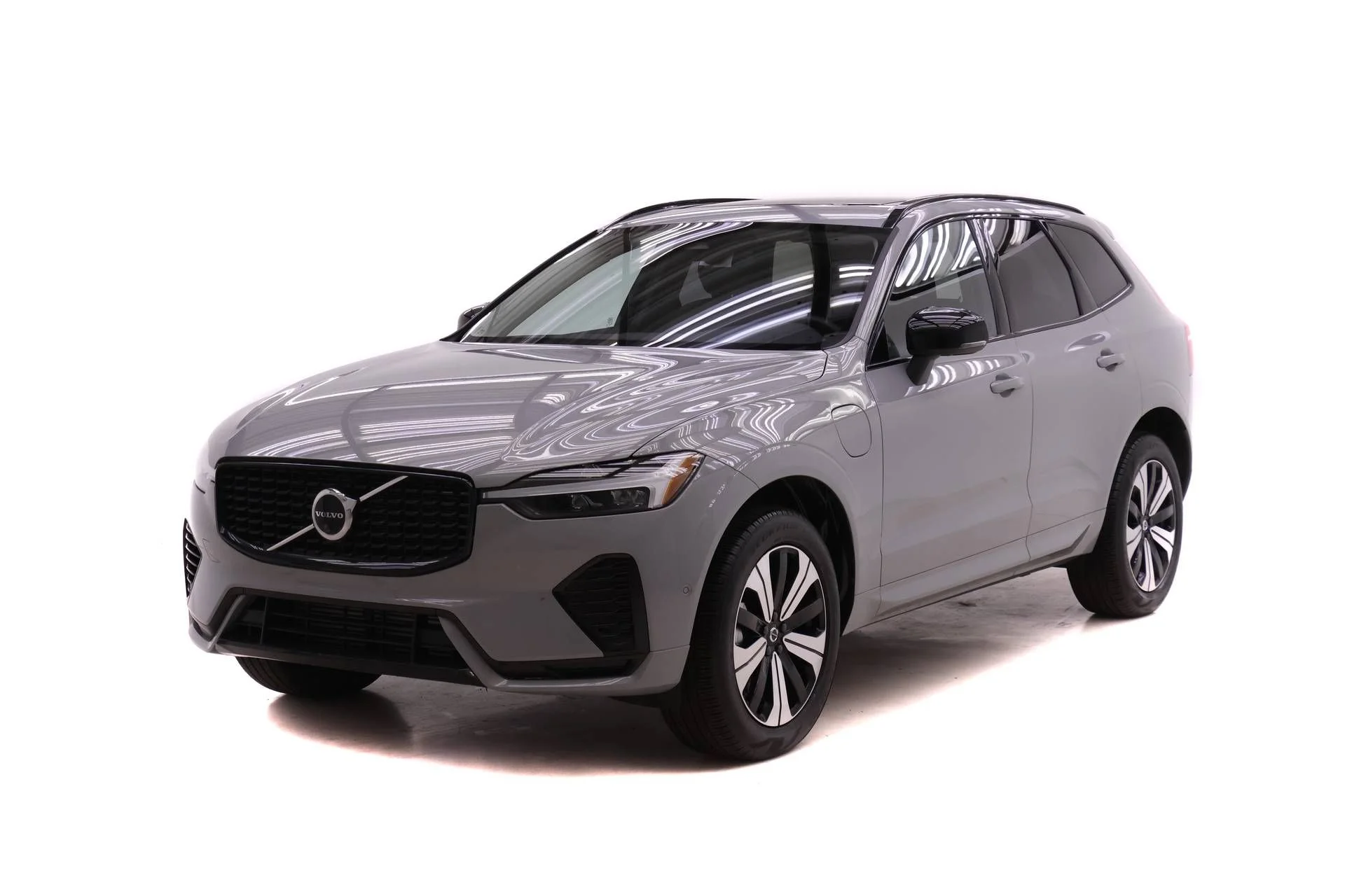 2025 Volvo XC60 T8 Plus Dark AWD's photo