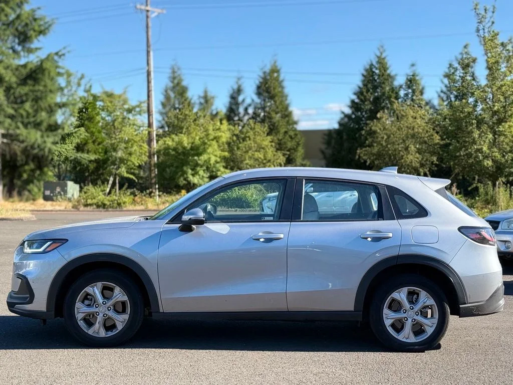 Used 2023  Honda LX image 2