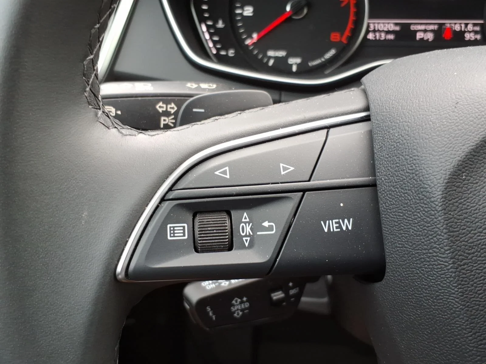 Used 2023 Daytona Gray Pearl Effect Audi S line Premium image 15