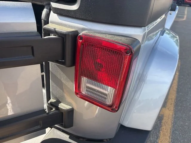 Used 2017 Billet Silver Metallic Clearcoat Jeep Sahara image 8