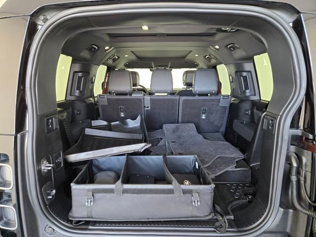 Used 2023  Land Rover X image 14