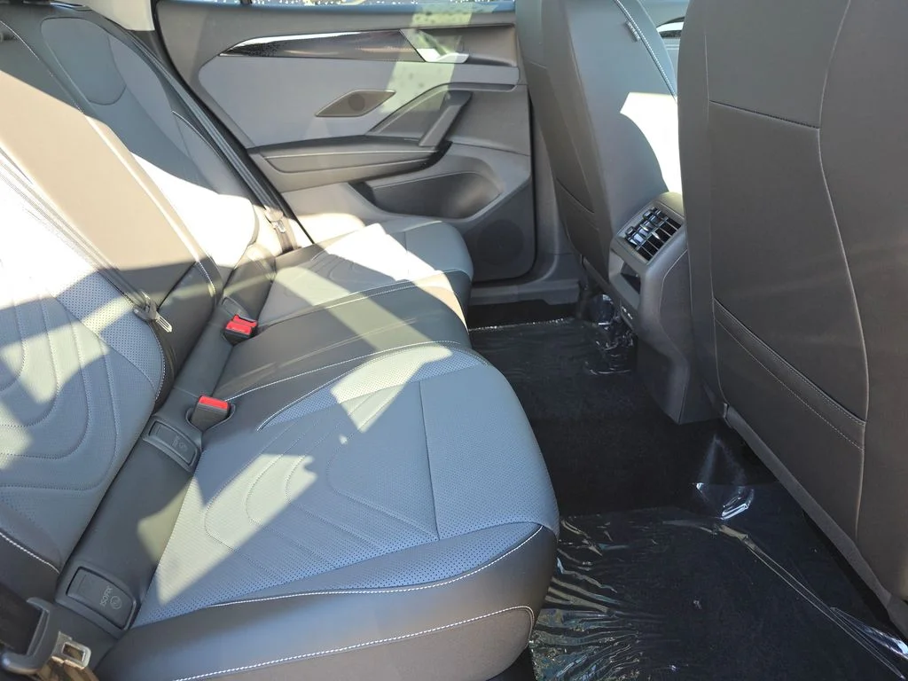 New 2026 Deep Black Pearl Volkswagen 2.0T SE image 9