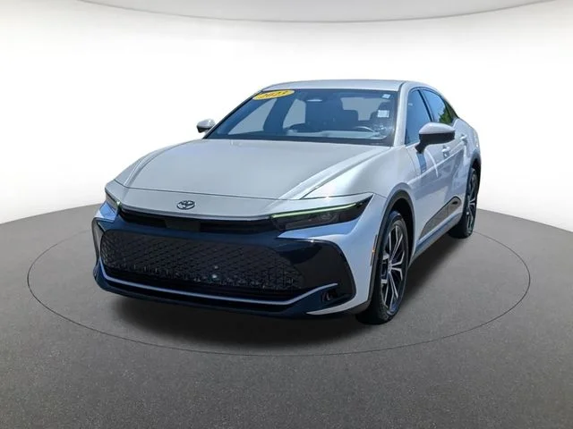 Used 2023 White Toyota XLE image 8