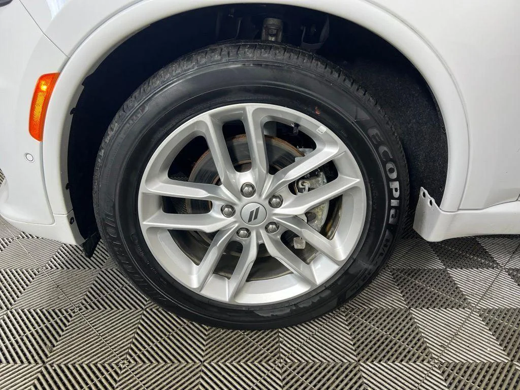 Used 2025 White Knuckle Clearcoat Dodge R/T Plus image 17