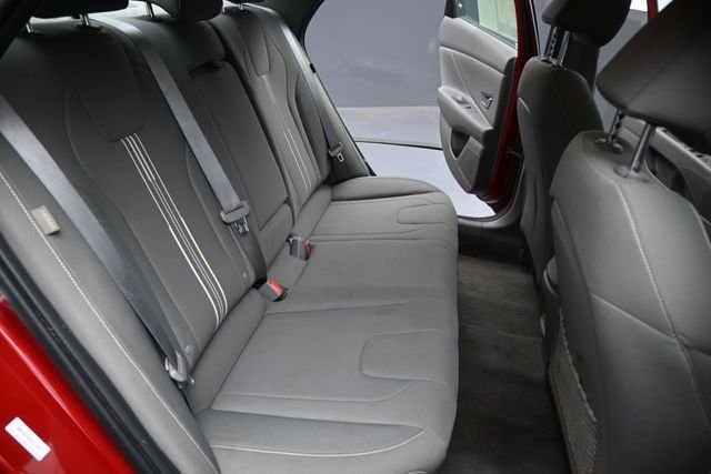 Used 2025 Red Hyundai SEL Convenience image 12