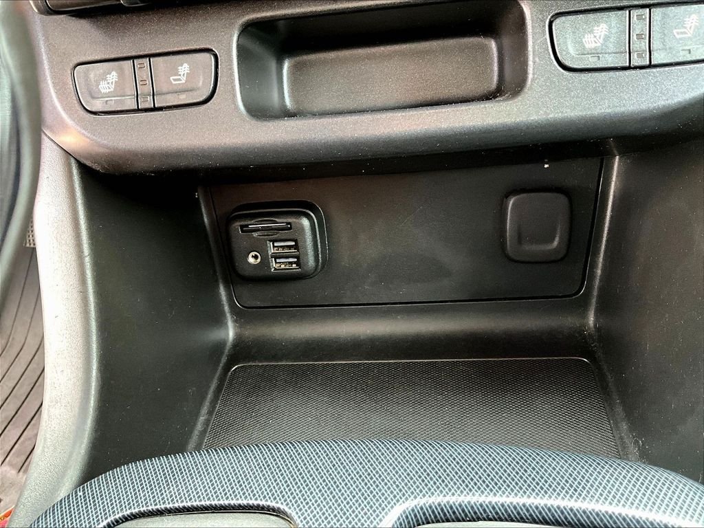 Used 2022 White Chevrolet Z71 image 19