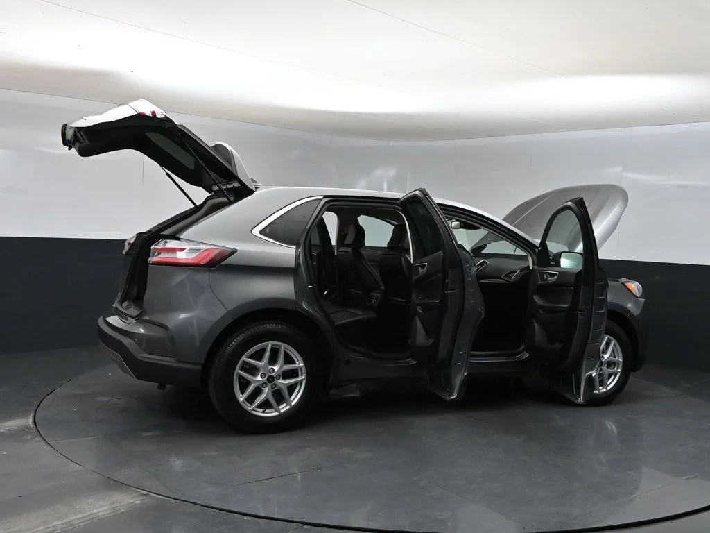 Used 2023 Gray Ford SEL image 39