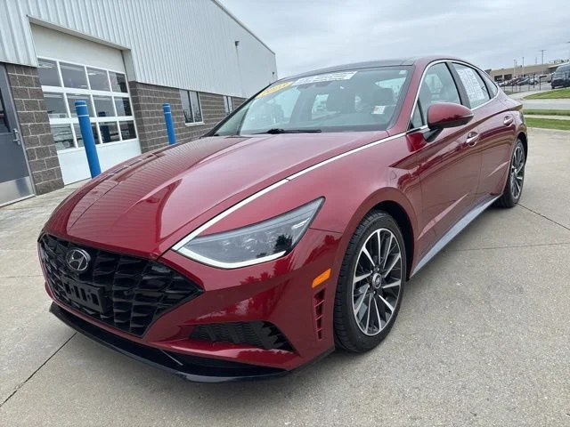 Used 2023 Ultimate Red Hyundai Limited image 4