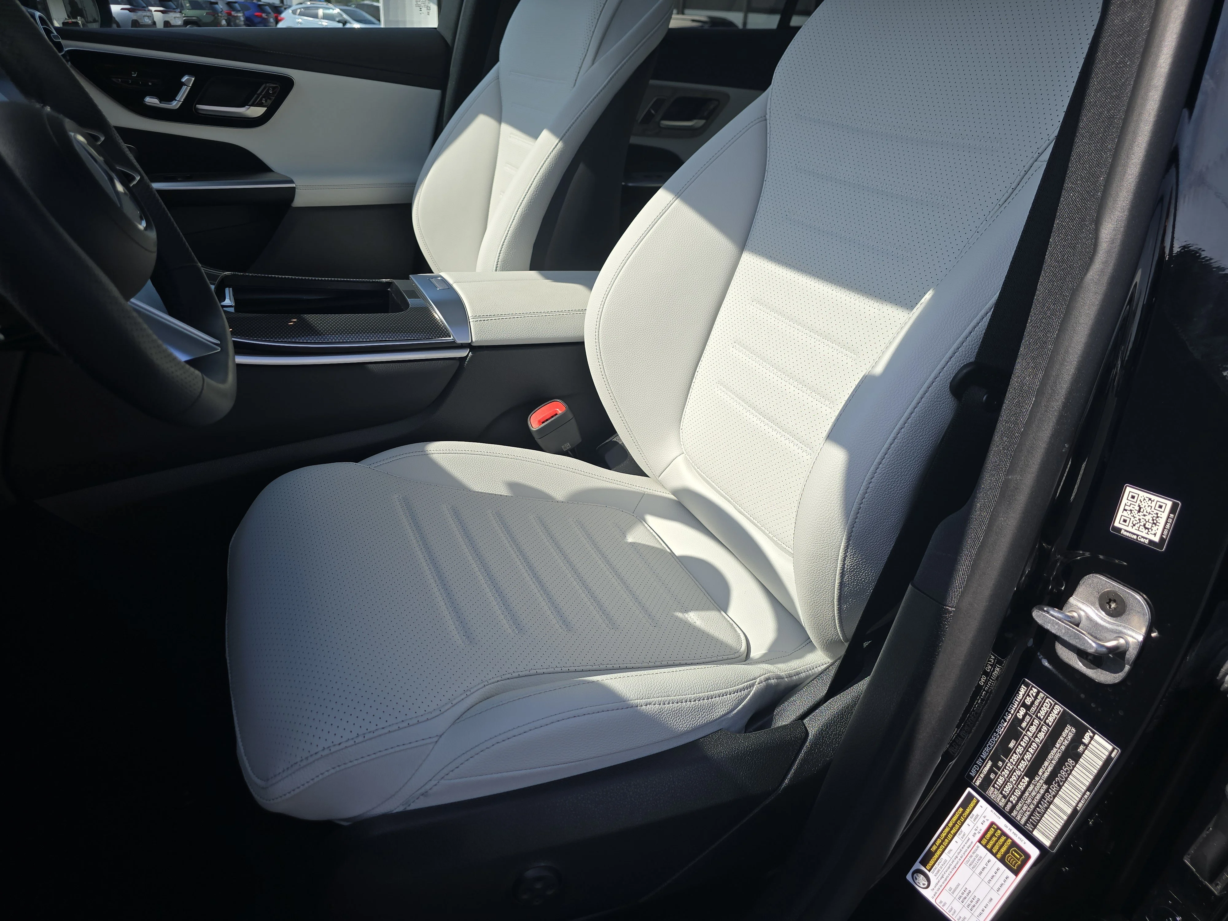Used 2024 Black Mercedes-Benz GLC 300 image 21