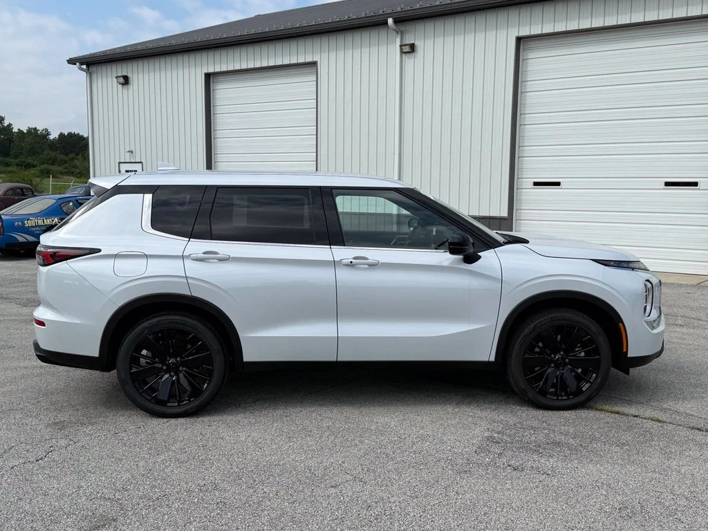 New 2026 White Mitsubishi LE 1.5T S-AWC image 8