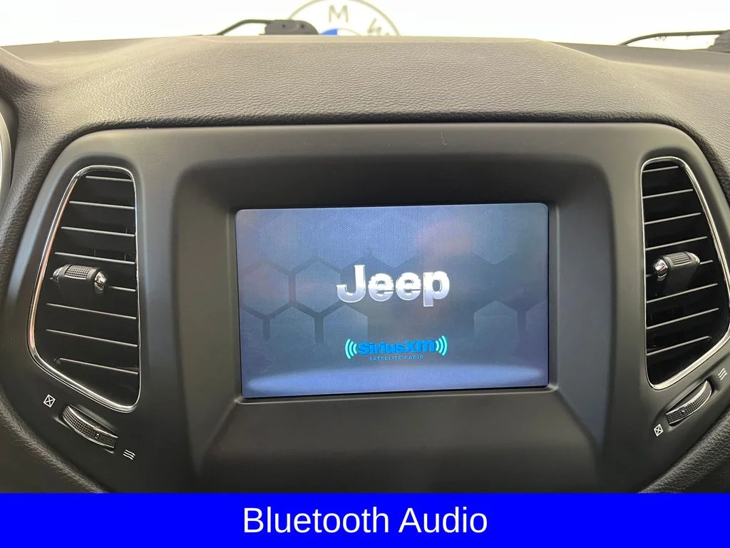 Used 2020 White Jeep Latitude image 8