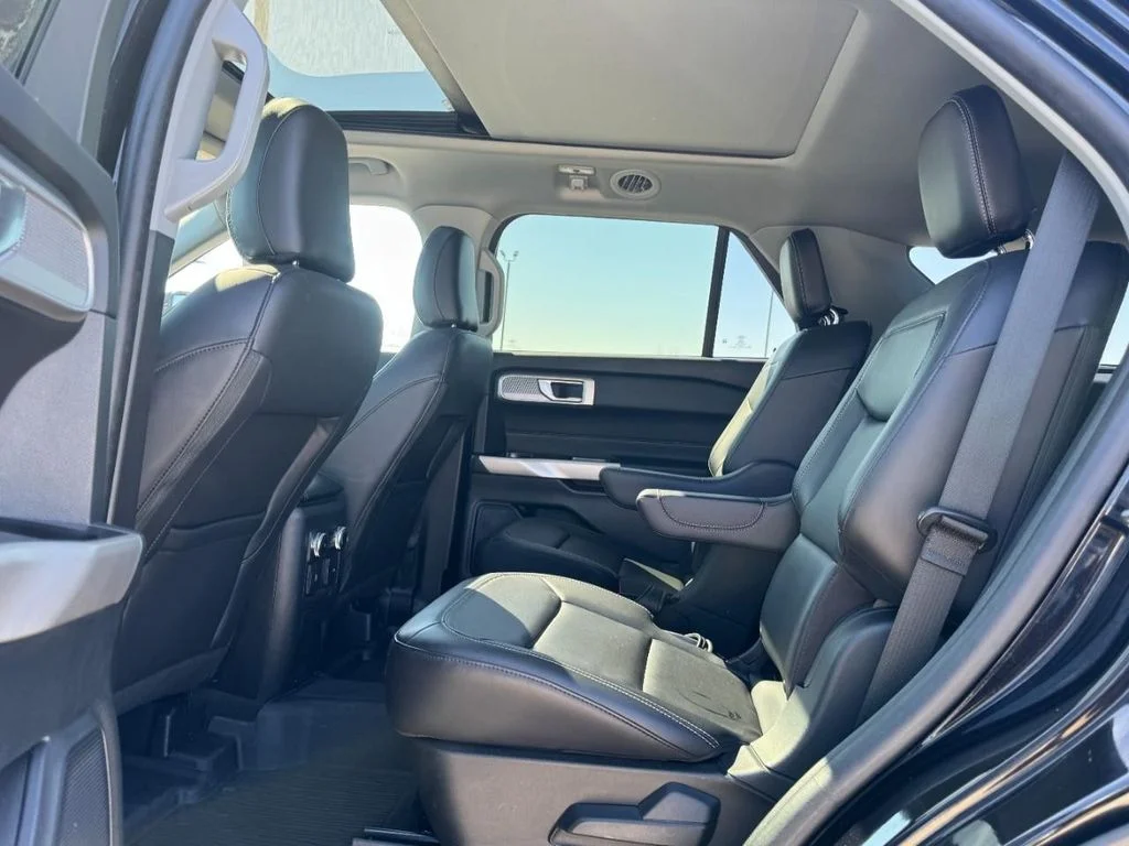 Used 2023 Agate Black Metallic Ford XLT image 10