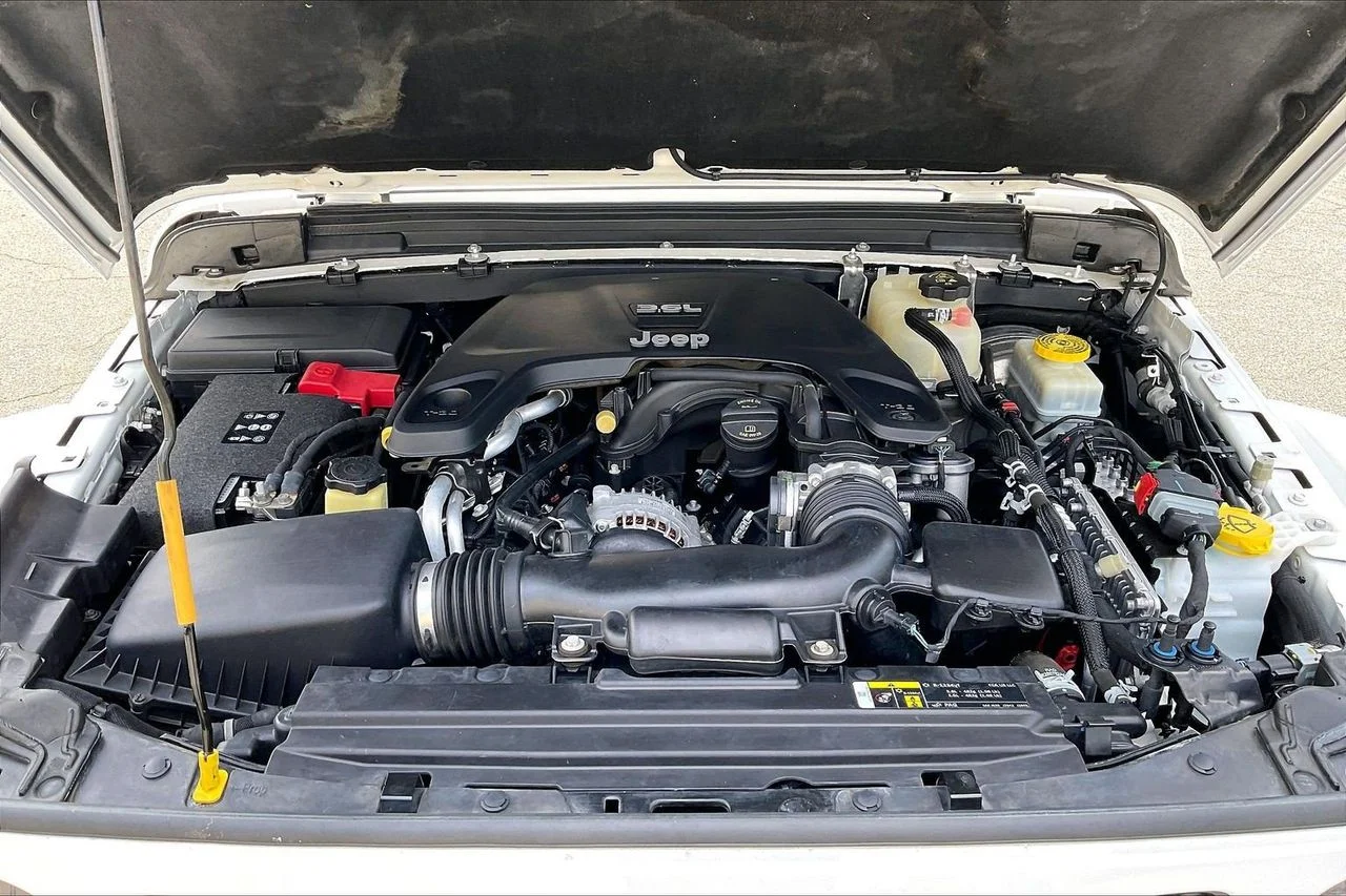 Certified Used 2018 White Jeep Rubicon image 37