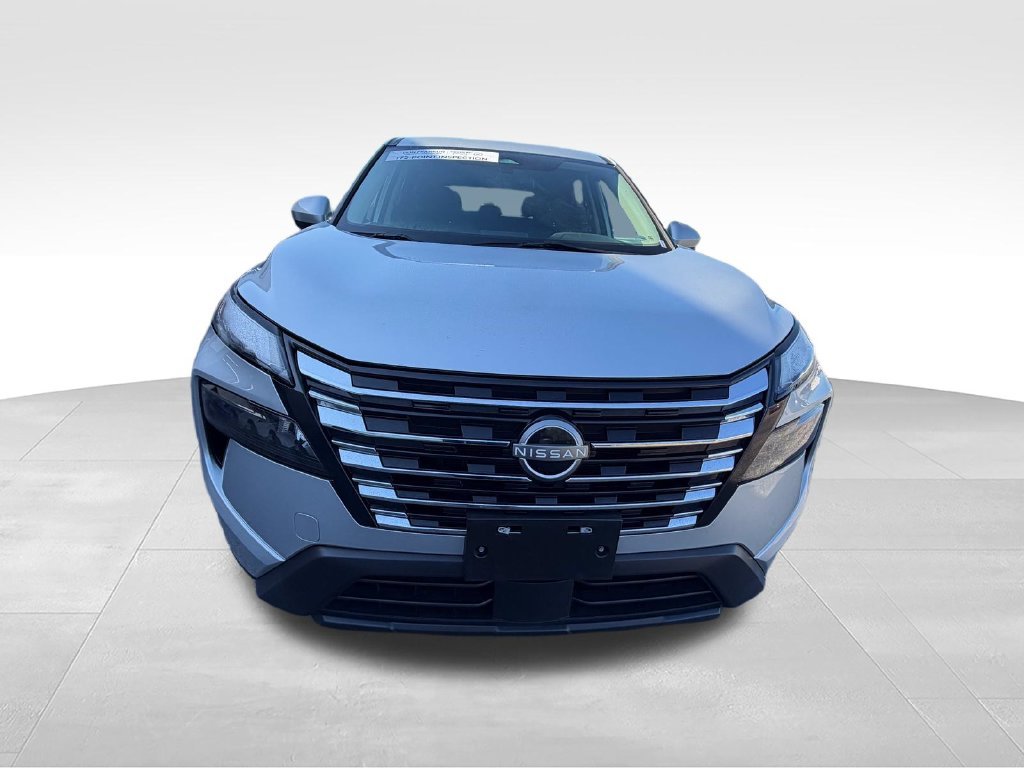 Used 2024 Silver Nissan SV image 10