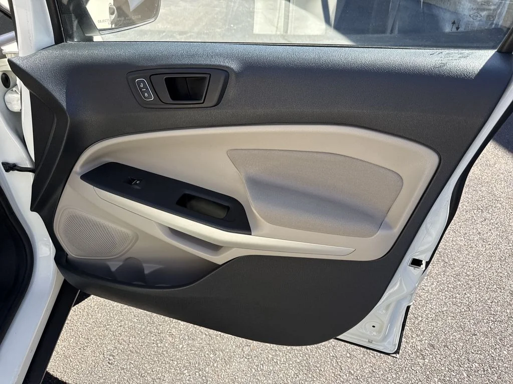 Used 2020 Diamond White Ford S image 27