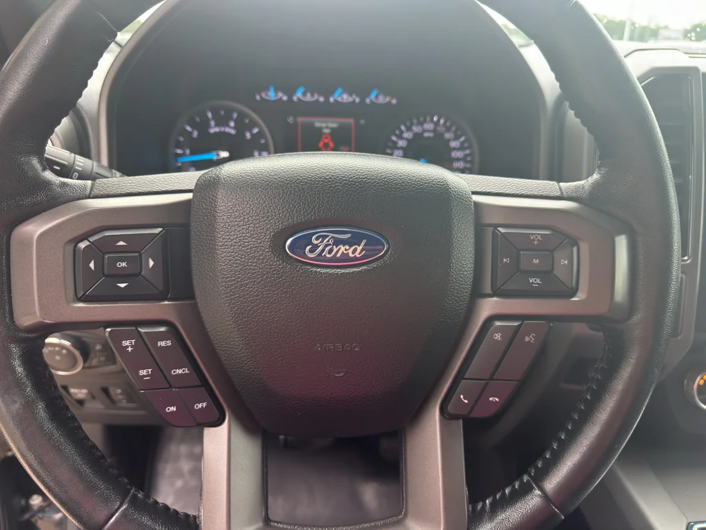 Used 2018 Shadow Black Ford XLT image 4