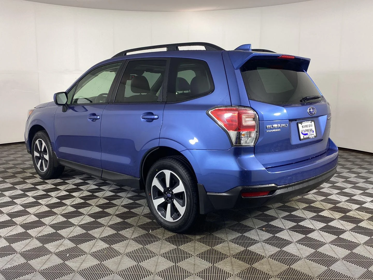 Used 2018 Quartz Blue Pearl Subaru Premium image 9